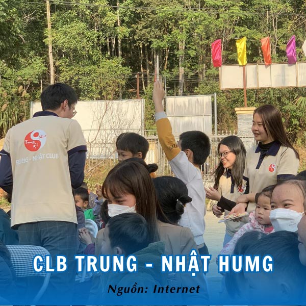 Sinh viên HUMG trẻ trung trong áo đồng phục CLB Trung - Nhật HUMG