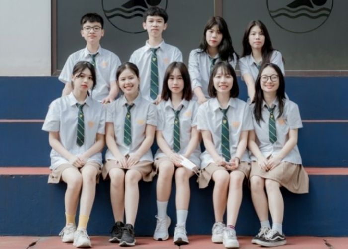 Mẫu đồng phục học sinh Việt Nam - trường THPT Iris với thiết kế hiện đại
