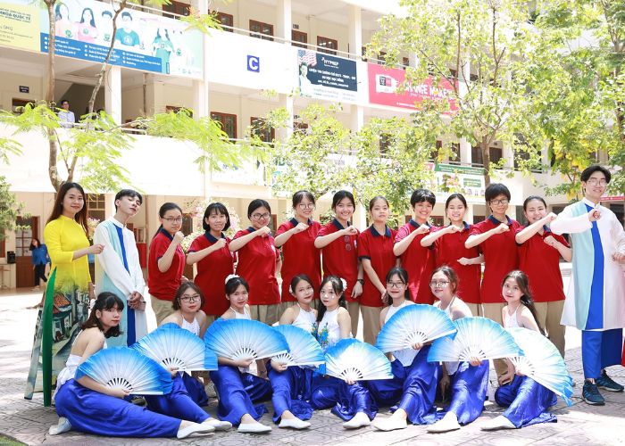 Trang phục trường THPT Phùng Khắc Khoan với thiết kế hiện đại