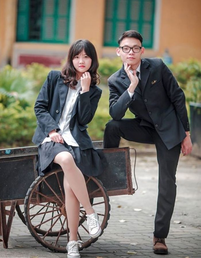 Mẫu trang phục áo trắng kết hợp quần tây style hiện đại