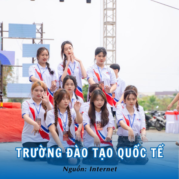 Áo thun đồng phục Trường Đào tạo Quốc tế nổi bật