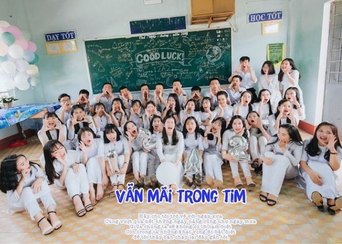 Trang trí bảng bằng phấn trong ngày chụp kỷ yếu để có những bức hình ấn tượng
