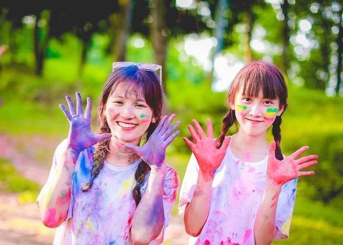 Ảnh kỷ yếu của học sinh cấp 3 concept bột màu