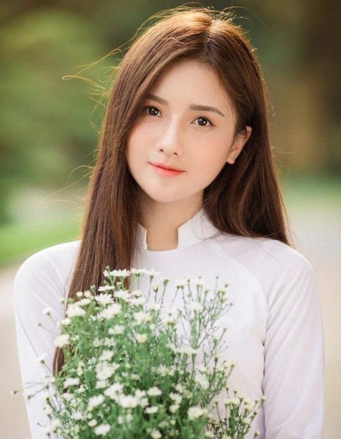 Áo dài cổ chữ U được nhiều nữ sinh sử dụng