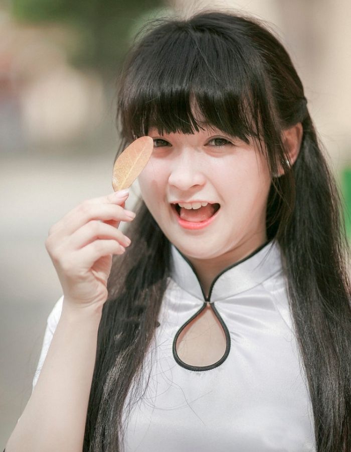 Mẫu áo dài có thiết kế cổ giọt nước ấn tượng