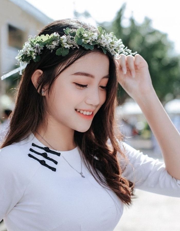 Mẫu áo dài cổ tròn với thiết kế ấn tượng