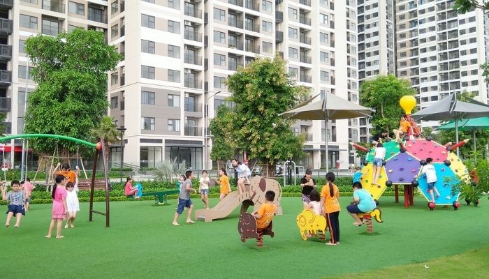 Các khu vui chơi là địa điểm thích hợp để chụp ảnh kỷ yếu cho các bạn nhỏ