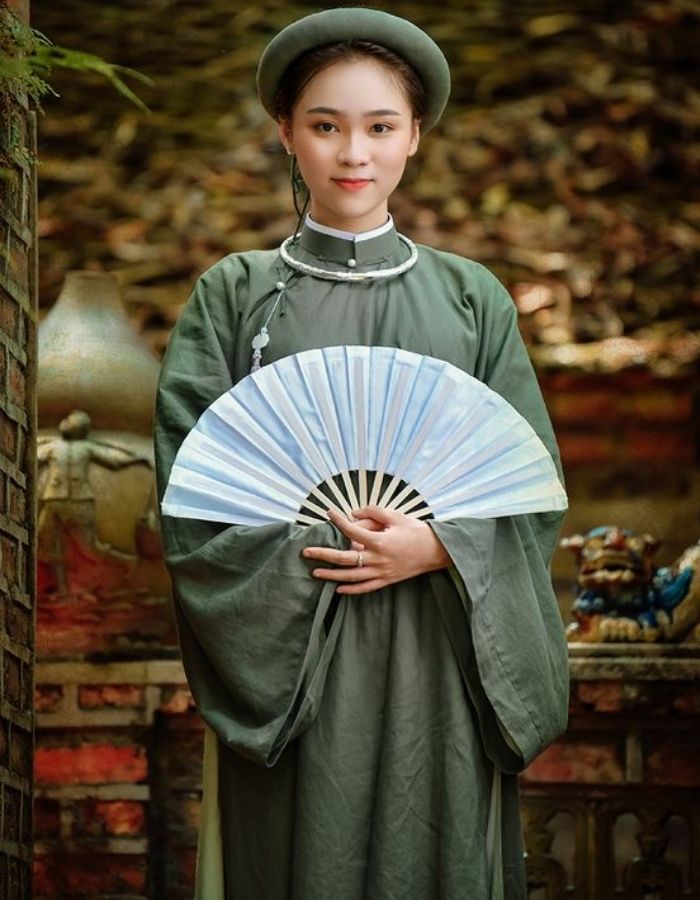 Mẫu áo Tấc với thiết kế màu xanh rêu nổi bật