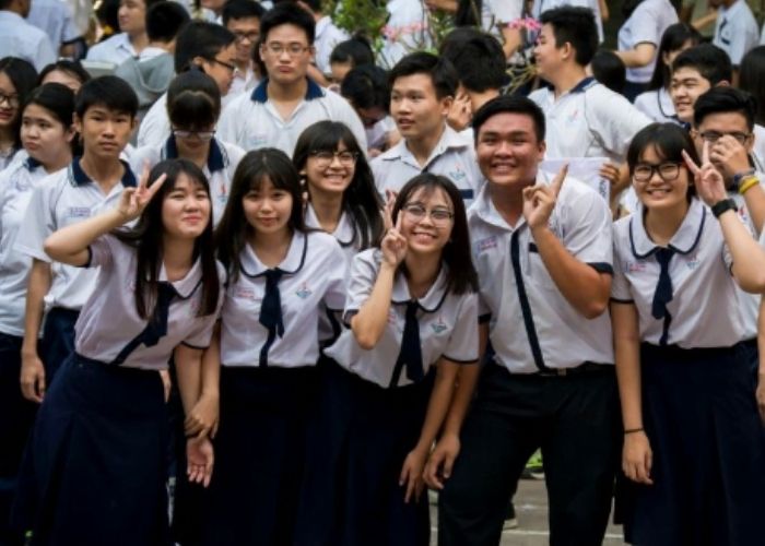 Đồng phục học sinh cấp 3 trường THPT Võ Thị Sáu trẻ trung, năng động
