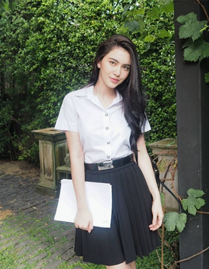 Mẫu trang phục kết hợp cùng thắt lưng tạo điểm nhấn nổi bật