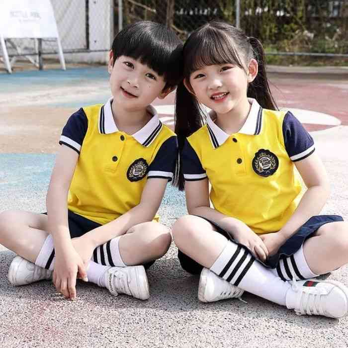 Đồng phục học sinh cấp 1 với gam màu vàng ấn tượng