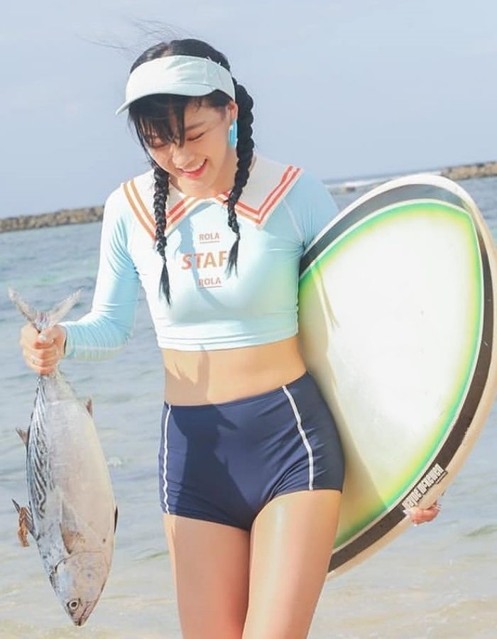 Mẫu đồng phục lớp đi biển với thiết kế hiện đại được giới trẻ yêu thích