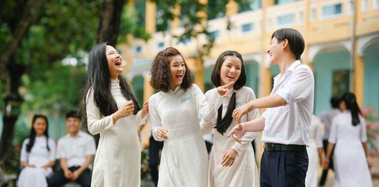 Họp lớp là gì? – Hướng dẫn tổ chức buổi kỷ niệm lớp ý nghĩa