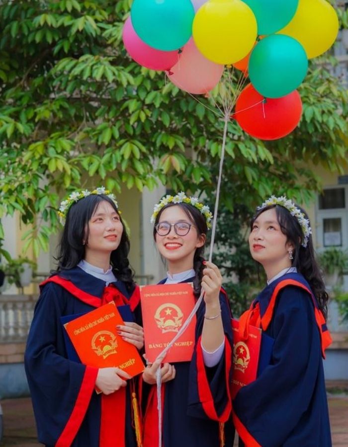 Đồng phục Hà Thành nổi tiếng với thiết kế áo tốt nghiệp đẹp