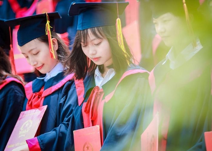 Đồng phục Hải Anh - địa chỉ thuê áo cử nhân Đà Nẵng giá tốt