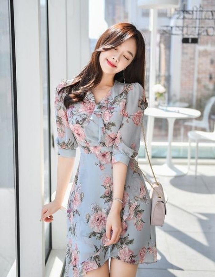 Mẫu váy voan cổ bèo phù hợp dành cho các nàng yêu thích style nữ tính