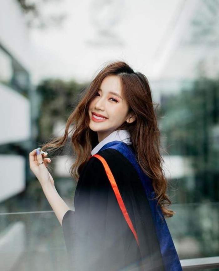 Trang phục với tông màu đen chủ đạo