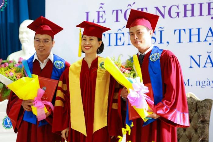 Mẫu áo tốt nghiệp tiến sĩ trường đại học Luật
