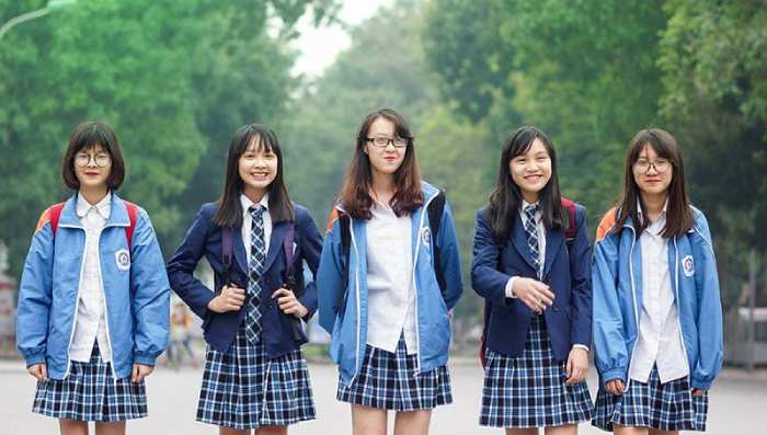 Mẫu áo gió của học sinh cấp 2 thiết kế chất liệu thoáng mát