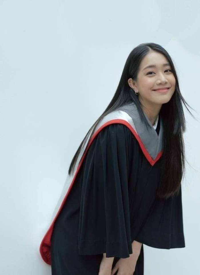 Mẫu áo được sinh viên đại học sử dụng vào ngày lễ tốt nghiệp