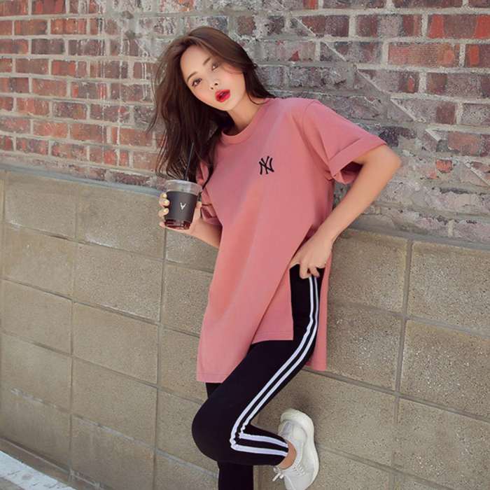 Phối áo thun cùng quần Legging dành cho những cô nàng cá tính