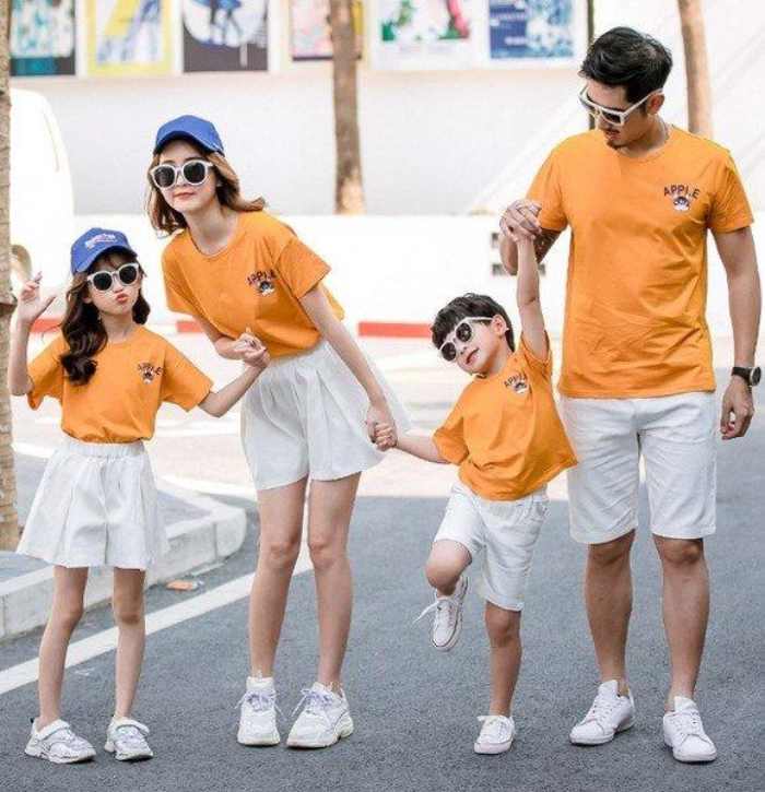 Kết hợp áo thun oversize cùng quần short cho chuyến dã ngoại