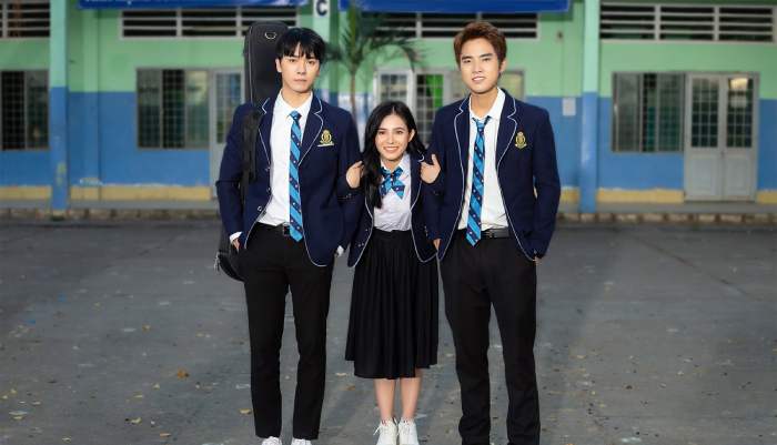Mẫu vest học sinh cấp 3 với tông màu xanh than