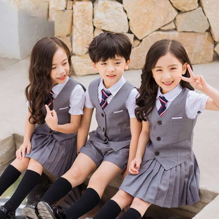Áo gile kết hợp cùng áo sơ mi