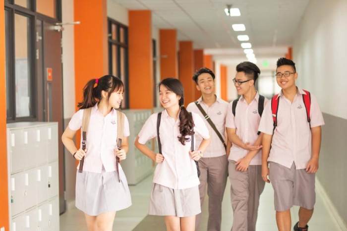 Hình ảnh trang phục học sinh trường Quốc tế Việt Úc