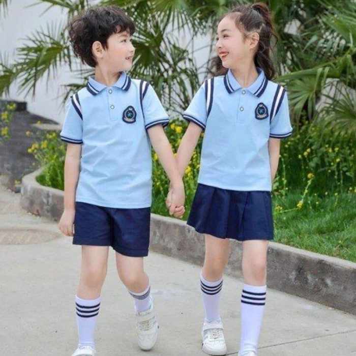 Mẫu trang phục áo polo màu xanh thanh lịch