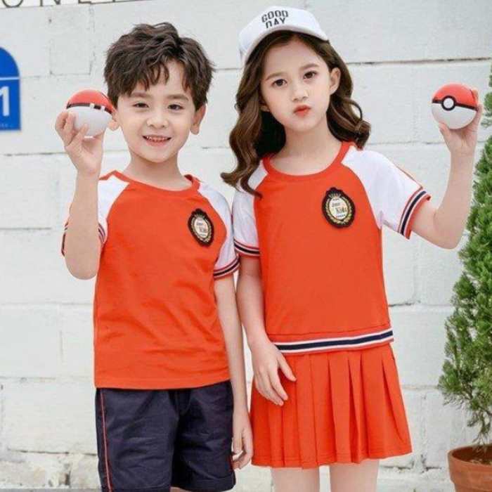 Trang phục học sinh mầm non với gam màu cam chủ đạo