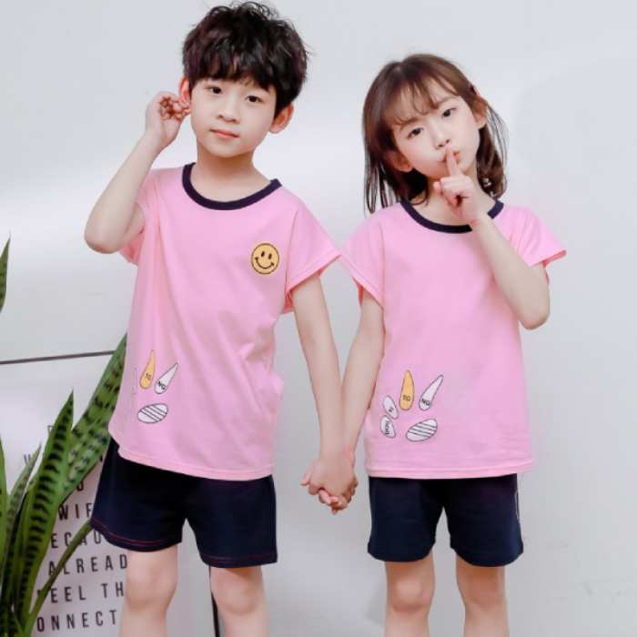 Chiếc áo với gam màu hồng được nhiều bạn nhỏ yêu thích