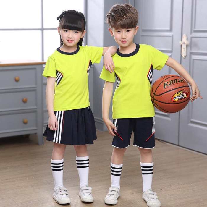 Mẫu áo học sinh mầm non với gam màu vàng ấn tượng