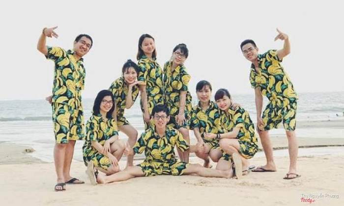 Mẫu áo lớp du lịch biển hoạ tiết trái cây độc đáo
