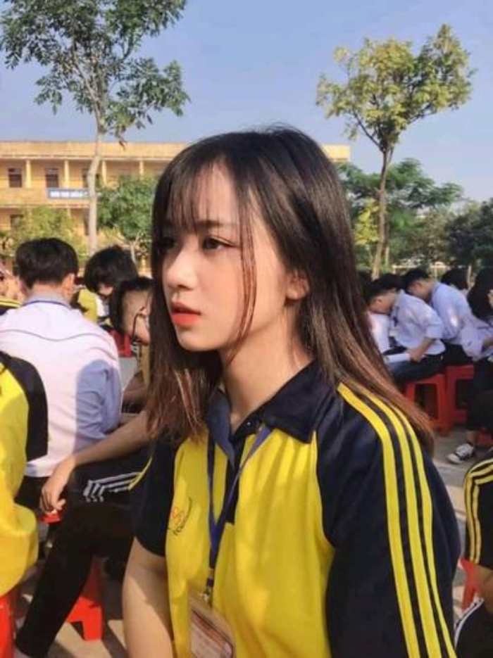 Nữ sinh rạng rỡ trong bộ quần áo thể dục