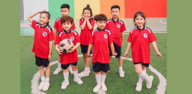 Giá đồng phục học sinh tiểu học phụ thuộc vào những yếu tố gì?