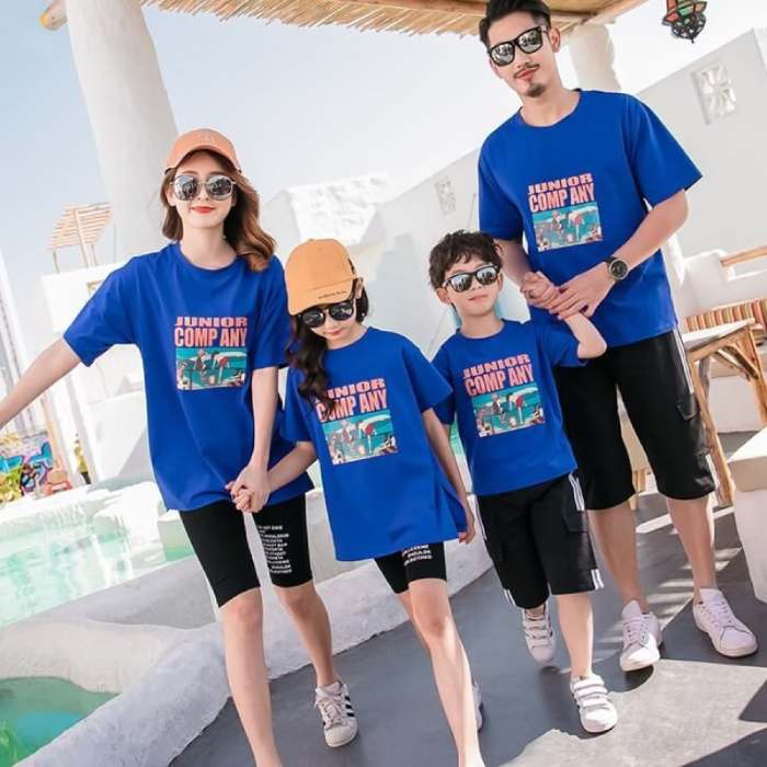 Đồng phục gia đình với gam màu xanh chủ đạo