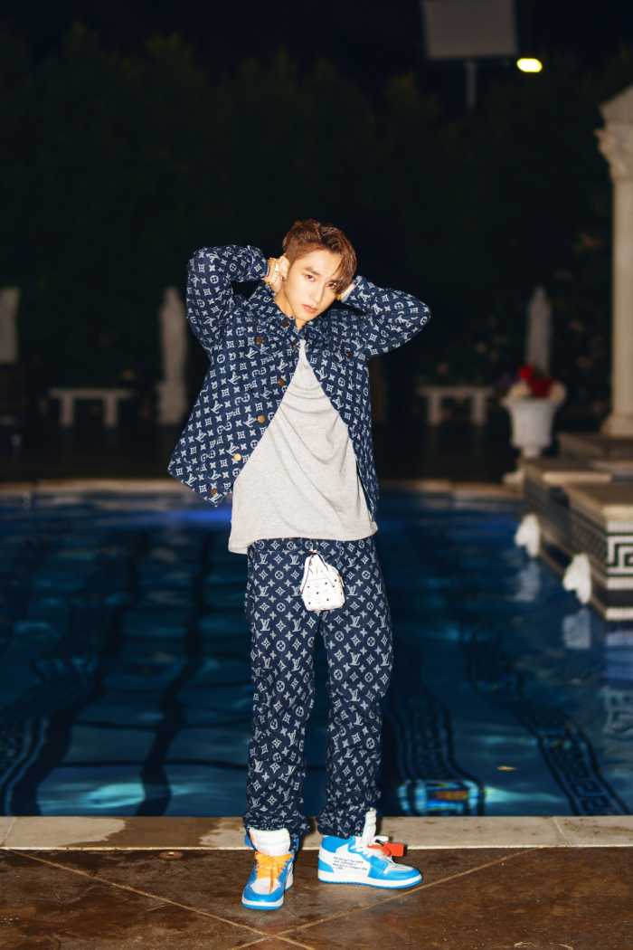 Áo thun dài tay mix quần ống rộng