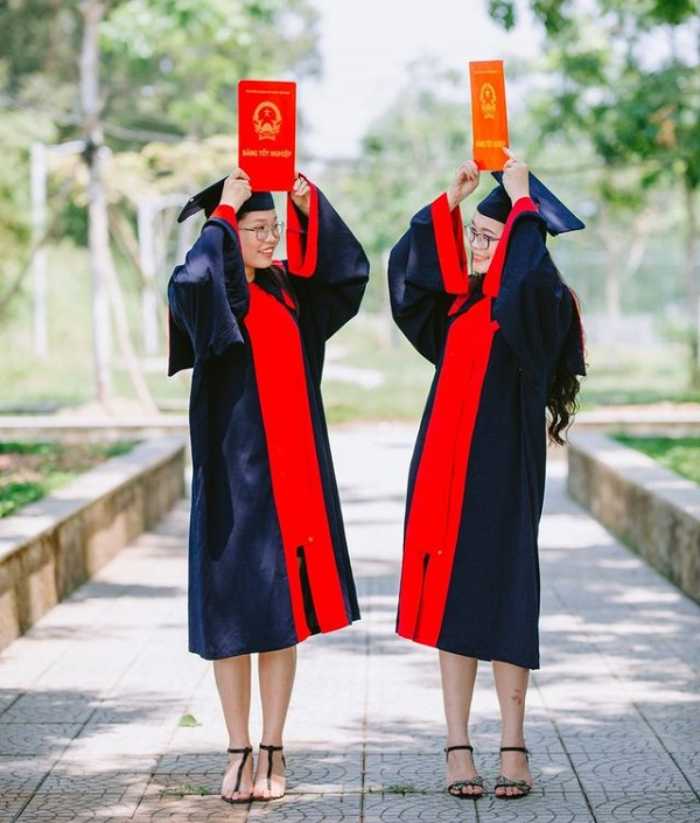 Cách tạo dáng chụp hình vui nhộn dành cho 2 bạn nữ