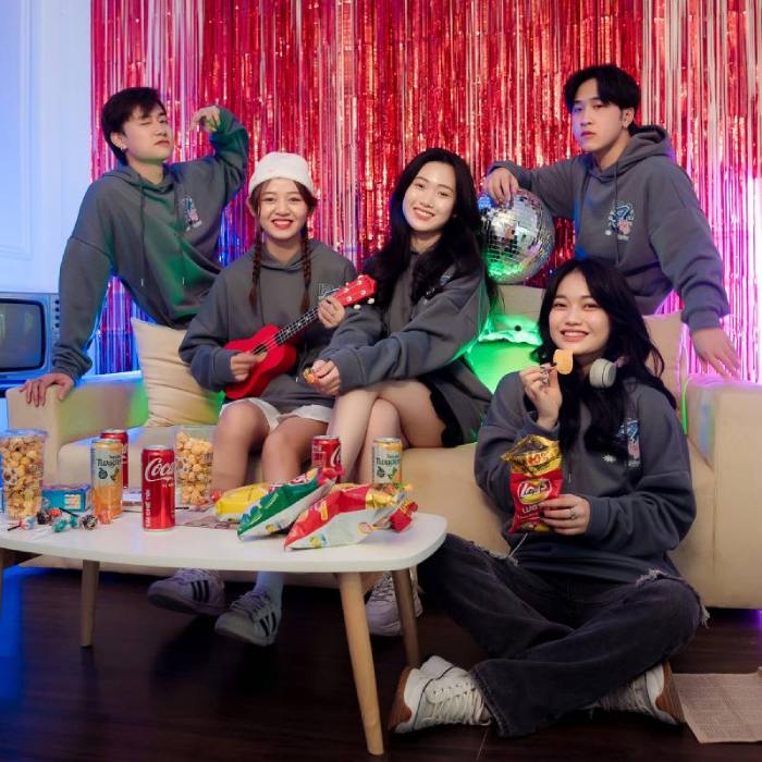 Thiết kế áo hoodie màu xám basic