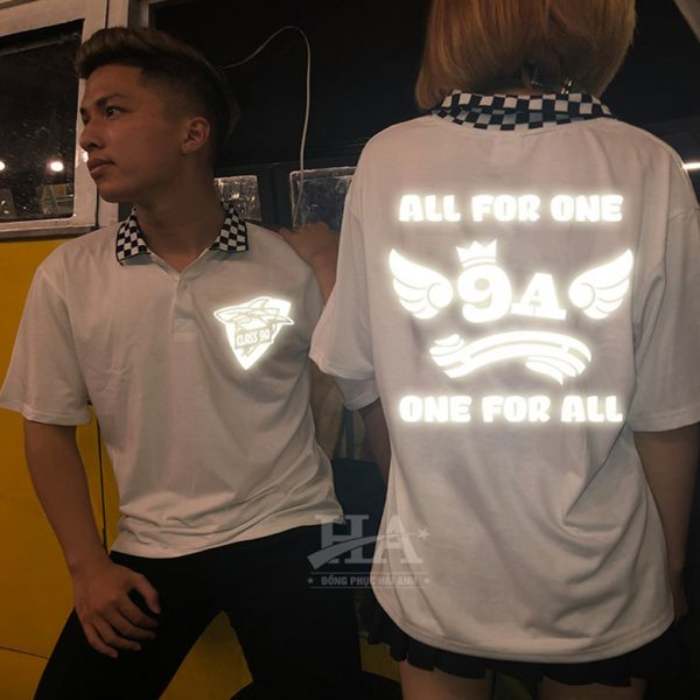 Hình in slogan độc đáo của chiếc áo thu hút mọi ánh nhìn