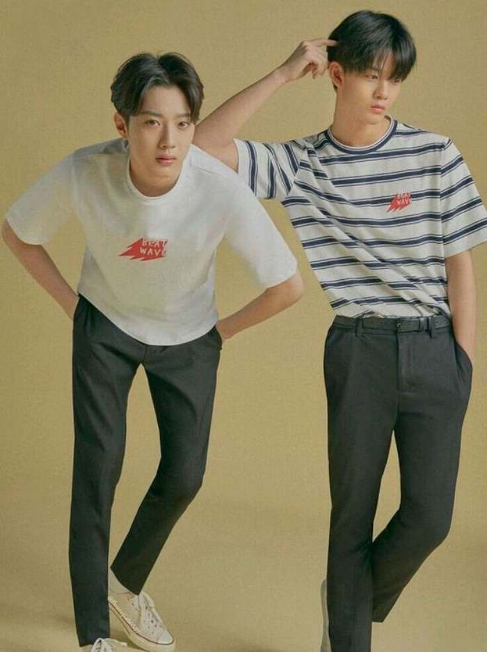 Outfit local brand nam áo thun kết hợp cùng quần kaki