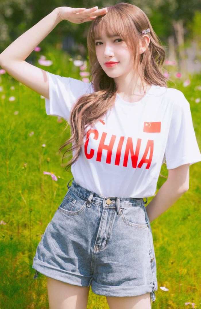 Áo thun mix quần short jeans cá tính