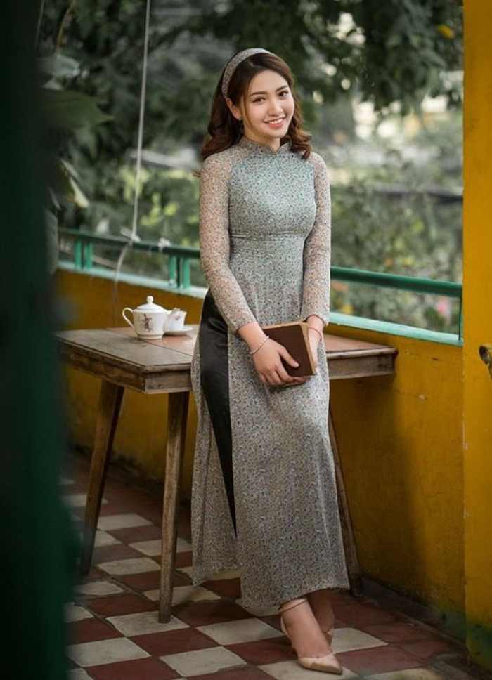 Mẫu áo dài giáo viên họa tiết hoa nhí