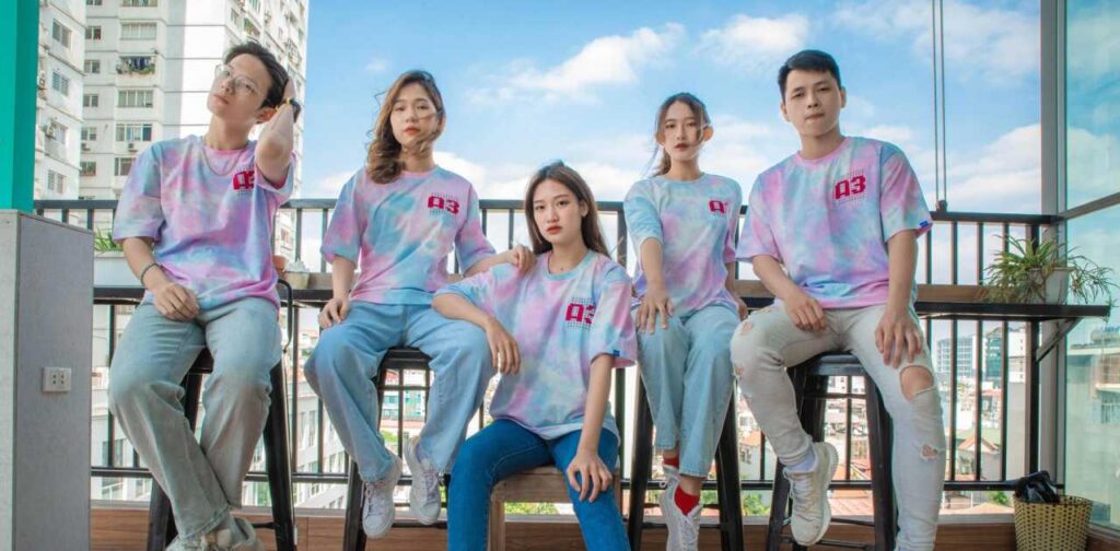 Mẫu áo lớp màu galaxy phản quang ấn tượng