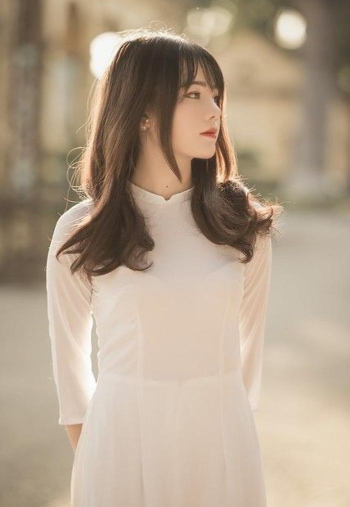 Nữ sinh xinh đẹp khi xõa tóc trong trang phục áo dài