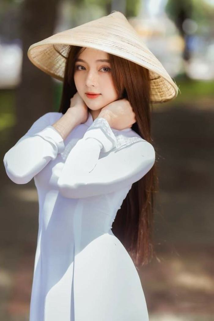Sử dụng nội y phù hợp khi mặc cùng áo dài trắng học sinh