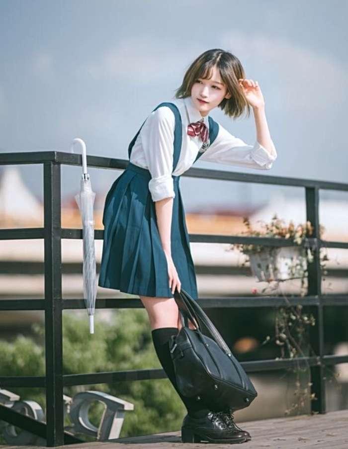 Trang phục váy dây dành cho nữ sinh