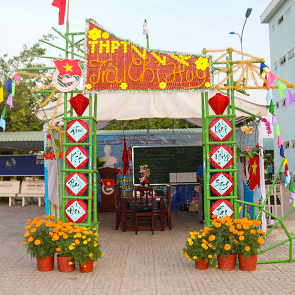 Câu đối cổng trại Tết