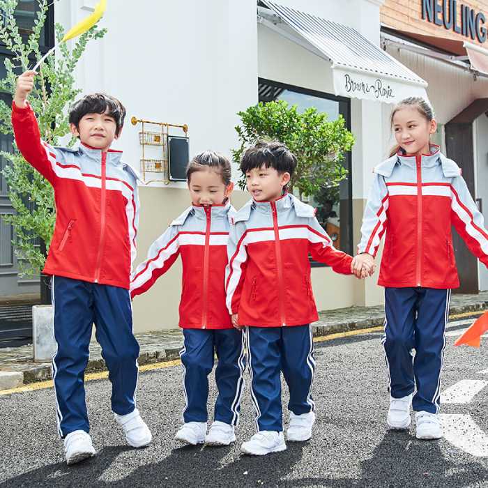 Trang phục áo khoác mùa đông có sắc màu bắt mắt